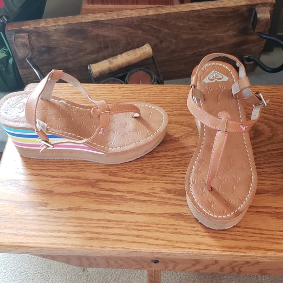 3 pair of shoes - size 6 - Picture 2 of 4